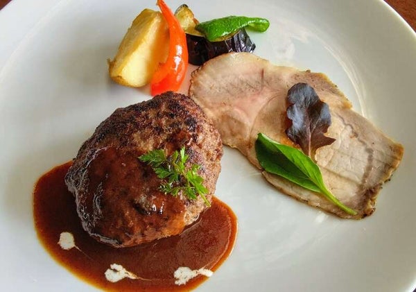 【福島・二本松・本宮発】 一面に広がる青!青!青!ひたち海浜公園のネモフィラ大群落 にくらしいWの衝撃!ブランド食材コラボの肉ランチ(日帰り)2